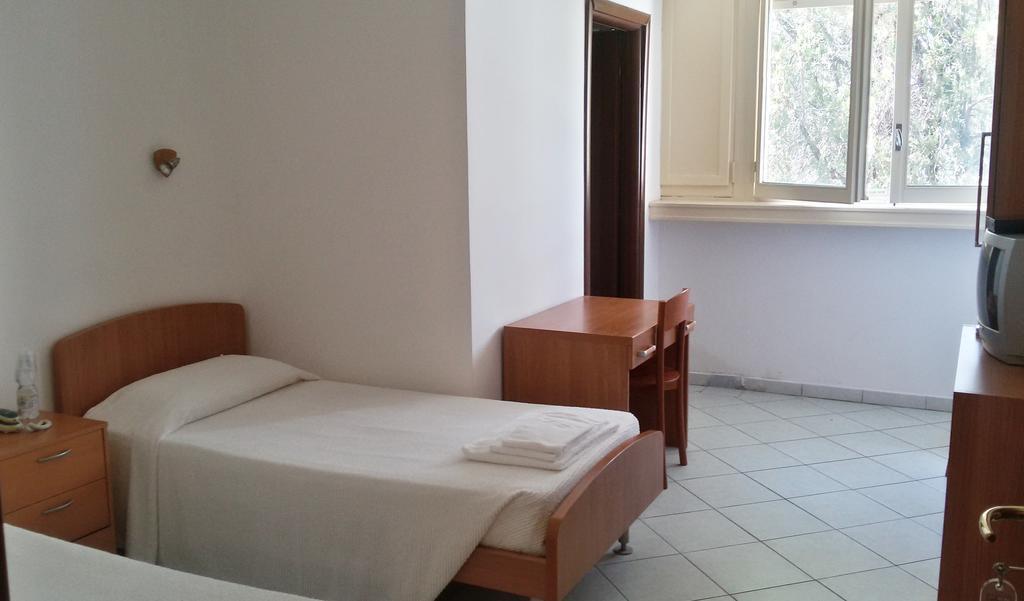 Bed & Breakfast Casa Per Ferie Cardinal G. Guarino *
